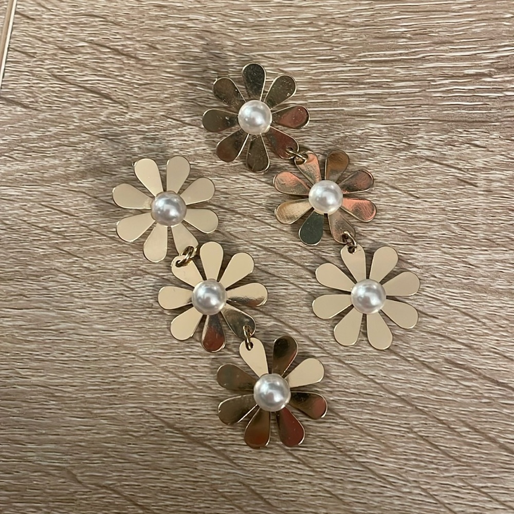Gold Daisy Dangle Earrings